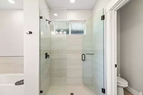 Bath - 1036 W Chads Rd, Bicknell, UT 84715 photo 5 of 6