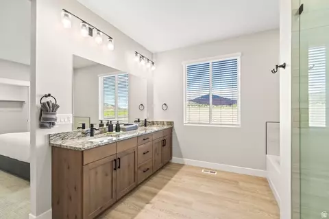 Bath - 1036 W Chads Rd, Bicknell, UT 84715 photo 3 of 6