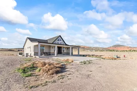 Exterior - 1036 W Chads Rd, Bicknell, UT 84715 photo 6 of 9
