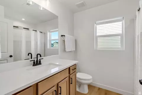 Bath - 1244 E 1475 N, Payson, UT 84651 photo 2 of 2