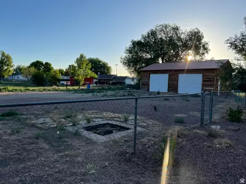 Exterior - 461 E 500 S, Roosevelt, UT 84066 photo 6 of 8