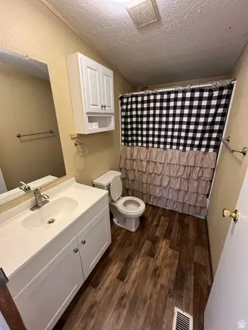 Bath - 461 E 500 S, Roosevelt, UT 84066 photo 2 of 2