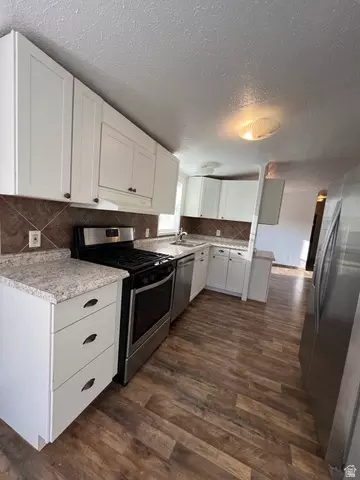 Kitchen - 461 E 500 S, Roosevelt, UT 84066 photo 2 of 2