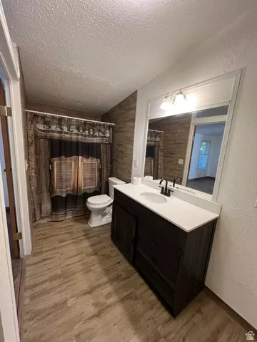 Bath - 461 E 500 S, Roosevelt, UT 84066 photo 1 of 2