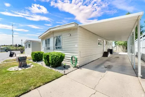 884 Storm Mountain Dr, Taylorsville, UT 84123