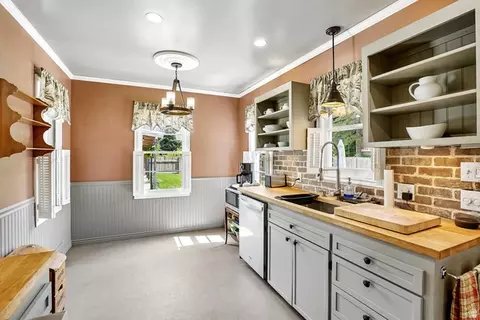 Kitchen - 245 E 200 N, Springville, UT 84663 photo 3 of 3