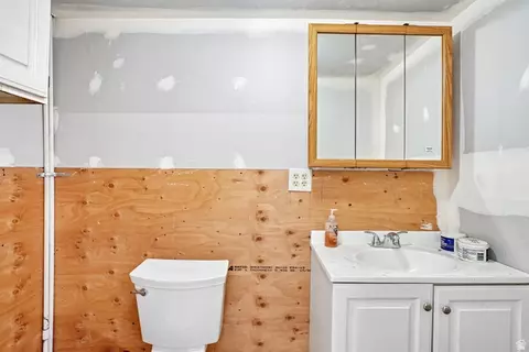 Bath - 245 E 200 N, Springville, UT 84663 photo 5 of 5