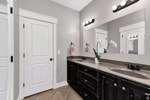 Bath - 729 Eagle View Dr, Providence, UT 84332 photo 1 of 6