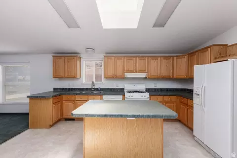 Kitchen - 355 S 300 E, Monroe, UT 84754 photo 2 of 4