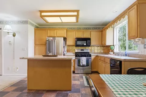 Kitchen - 435 E 4th N, Preston, ID 83263 photo 3 of 3