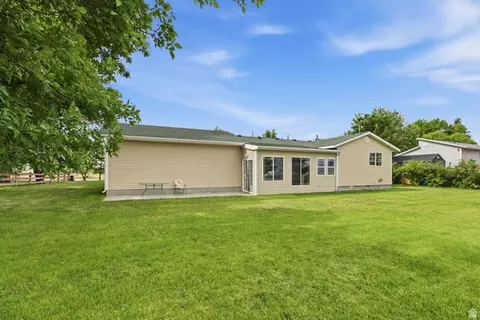 Exterior - 435 E 4th N, Preston, ID 83263 photo 4 of 7