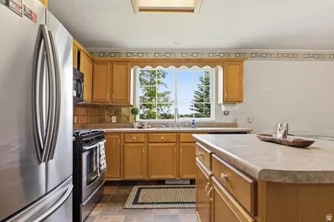 Kitchen - 435 E 4th N, Preston, ID 83263 photo 2 of 3