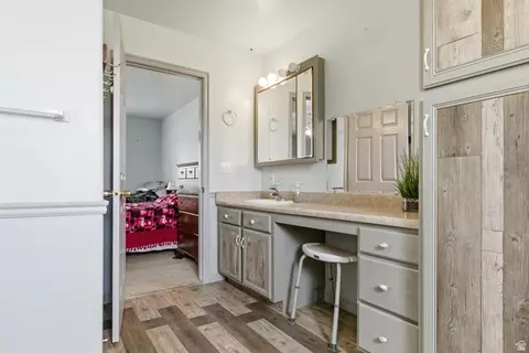 Bath - 435 E 4th N, Preston, ID 83263 photo 2 of 3