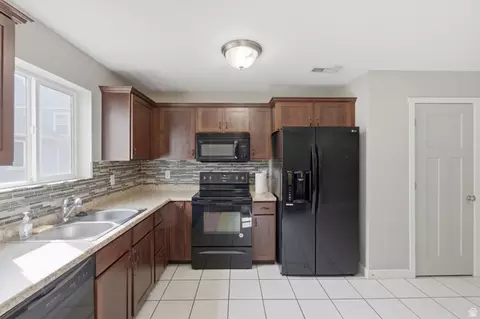 Kitchen - 310 N 680 E, Vineyard, UT 84058 photo 2 of 2