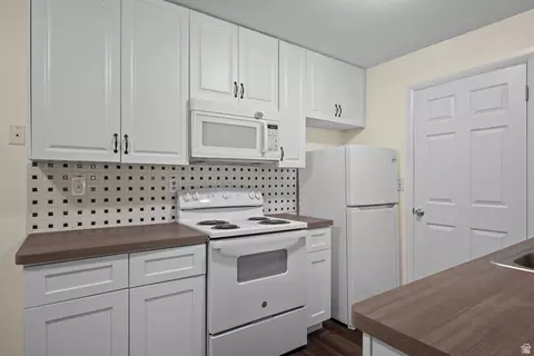 Kitchen - 1216 E Waterside Cv S #12, Midvale, UT 84047 photo 2 of 3