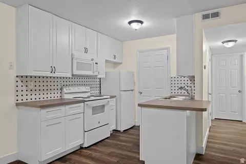 Kitchen - 1216 E Waterside Cv S #12, Midvale, UT 84047 photo 1 of 3