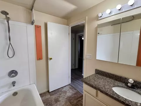 Bath - 271 N 150 E, Delta, UT 84624 photo 2 of 3
