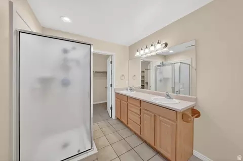 Bath - 1364 E Old Maple Ct S, Murray, UT 84117 photo 2 of 4