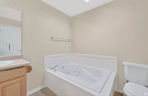 Bath - 1364 E Old Maple Ct S, Murray, UT 84117 photo 3 of 4