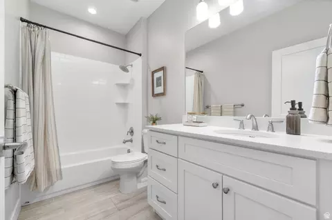 Bath - 286 E Sandy Sage Way, Sandy, UT 84070 photo 2 of 3