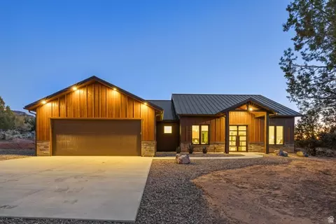 369 W Pinyon Pine Dr, Orderville, UT 84758