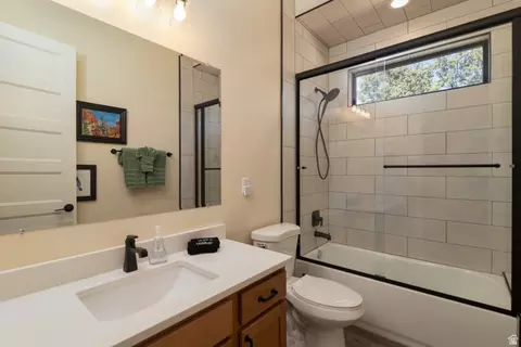 Bath - 369 W Pinyon Pine Dr, Orderville, UT 84758 photo 4 of 4