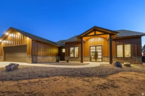 Exterior - 369 W Pinyon Pine Dr, Orderville, UT 84758 photo 2 of 10
