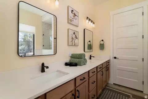 Bath - 369 W Pinyon Pine Dr, Orderville, UT 84758 photo 3 of 4