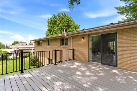 Exterior - 42 E Bonita Way, Centerville, UT 84014 photo 4 of 8