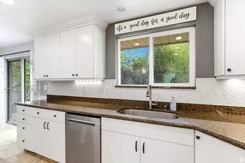 Kitchen - 42 E Bonita Way, Centerville, UT 84014 photo 5 of 5