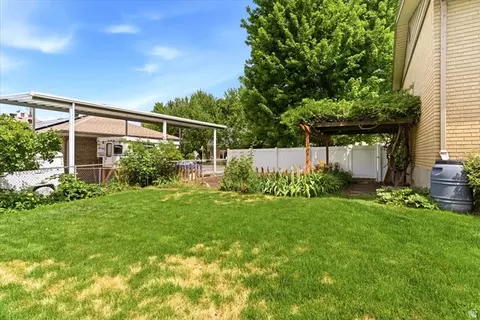 Exterior - 42 E Bonita Way, Centerville, UT 84014 photo 7 of 8
