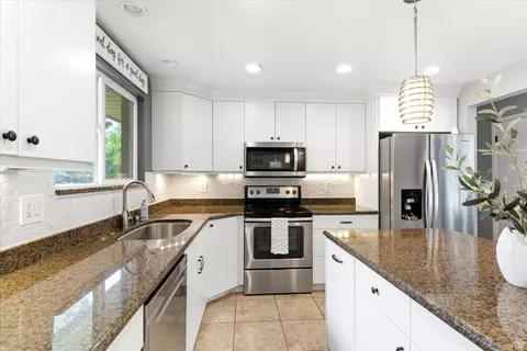 Kitchen - 42 E Bonita Way, Centerville, UT 84014 photo 3 of 5