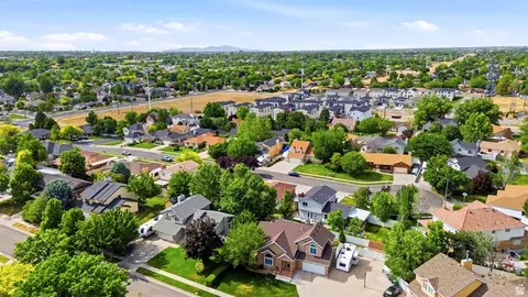 View/Area - 929 W Brandermill Cv, Murray, UT 84123 photo 8 of 9