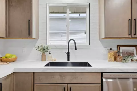 Kitchen - 929 W Brandermill Cv, Murray, UT 84123 photo 1 of 7