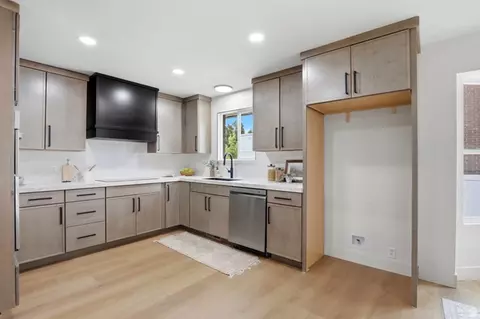 Kitchen - 929 W Brandermill Cv, Murray, UT 84123 photo 4 of 7