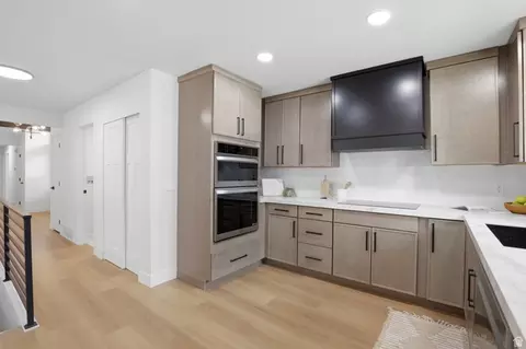 Kitchen - 929 W Brandermill Cv, Murray, UT 84123 photo 3 of 7