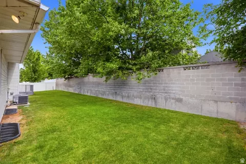 Exterior - 929 W Brandermill Cv, Murray, UT 84123 photo 5 of 7