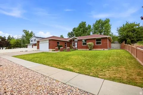 Exterior - 929 W Brandermill Cv, Murray, UT 84123 photo 2 of 7