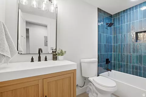Bath - 929 W Brandermill Cv, Murray, UT 84123 photo 1 of 4