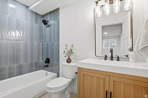 Bath - 929 W Brandermill Cv, Murray, UT 84123 photo 3 of 4