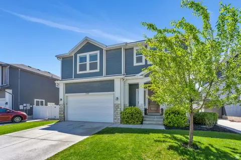Exterior - 7197 N Clear Sky Ln, Eagle Mountain, UT 84005 photo 2 of 10