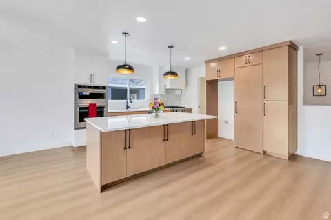 8453 S Windmill Dr, West Jordan, UT 84081