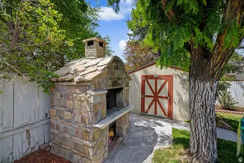 Exterior - 899 E 7905 S, Sandy, UT 84094 photo 8 of 13