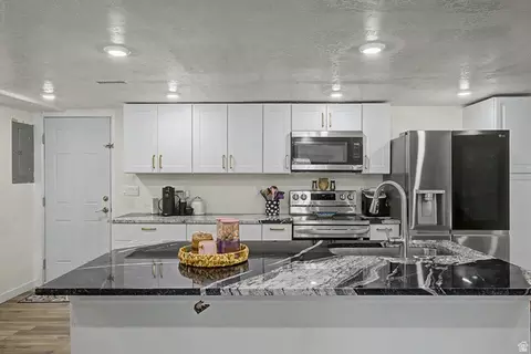 Kitchen - 899 E 7905 S, Sandy, UT 84094 photo 4 of 5