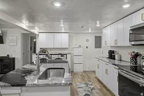 Kitchen - 899 E 7905 S, Sandy, UT 84094 photo 5 of 5