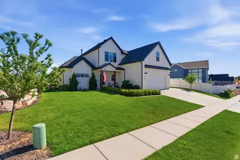 Exterior - 1364 E Beechwood Dr, Layton, UT 84040 photo 2 of 9