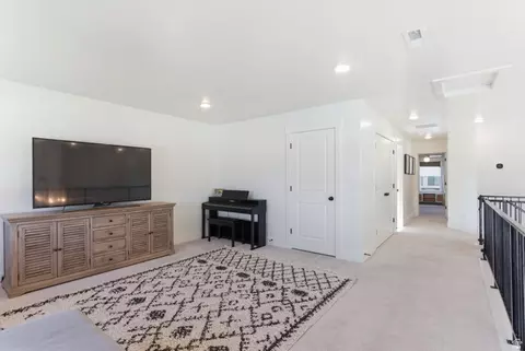 Entry Way - 1364 E Beechwood Dr, Layton, UT 84040 photo 6 of 8