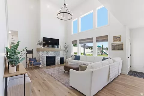 Living - 1364 E Beechwood Dr, Layton, UT 84040 photo 2 of 2