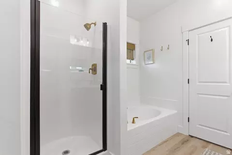 Bath - 1364 E Beechwood Dr, Layton, UT 84040 photo 2 of 3