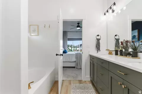 Bath - 1364 E Beechwood Dr, Layton, UT 84040 photo 1 of 3